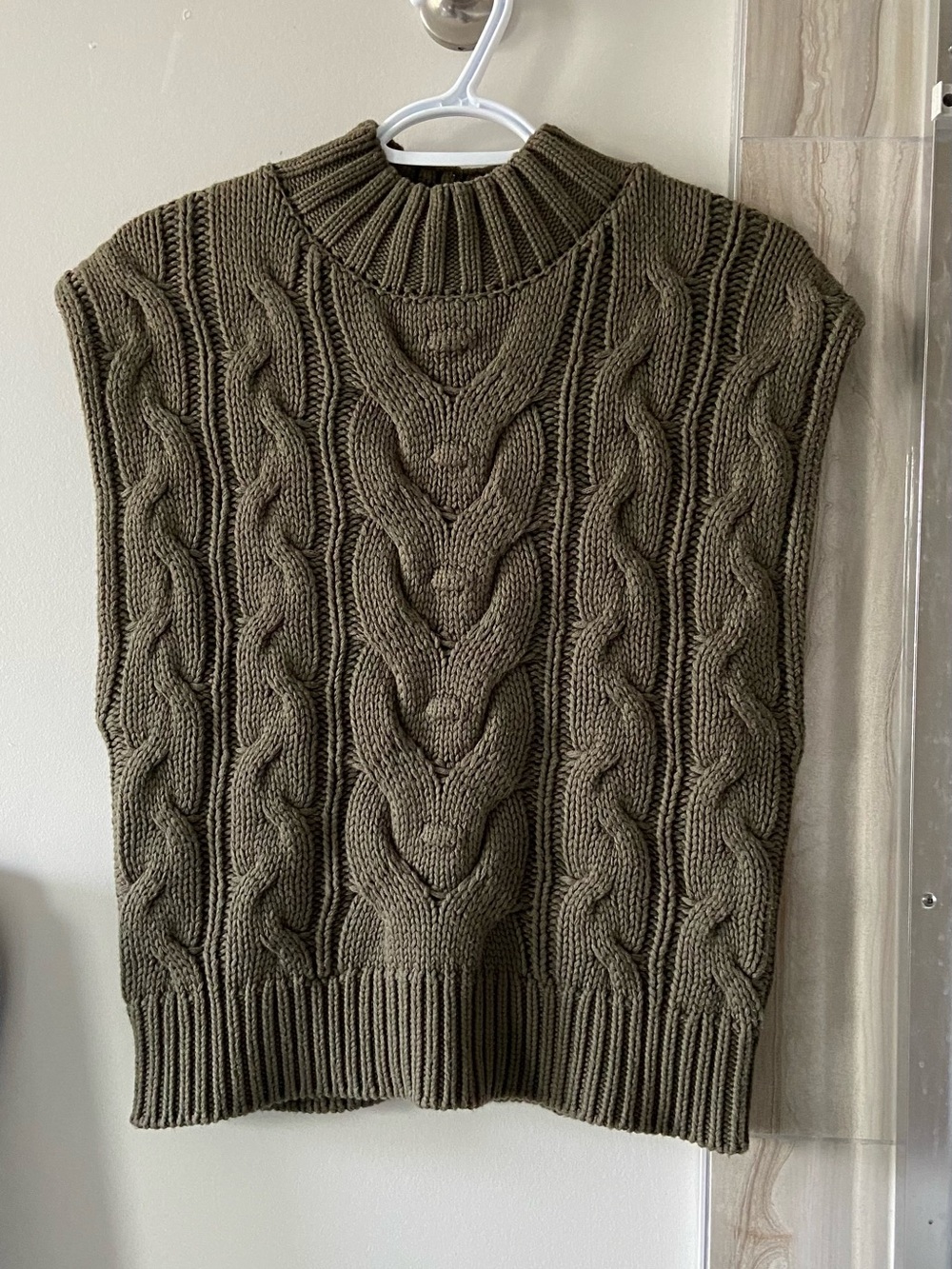 APRICOT Olive Cable Knit Sleeveless Crew Neck Sweater Vest